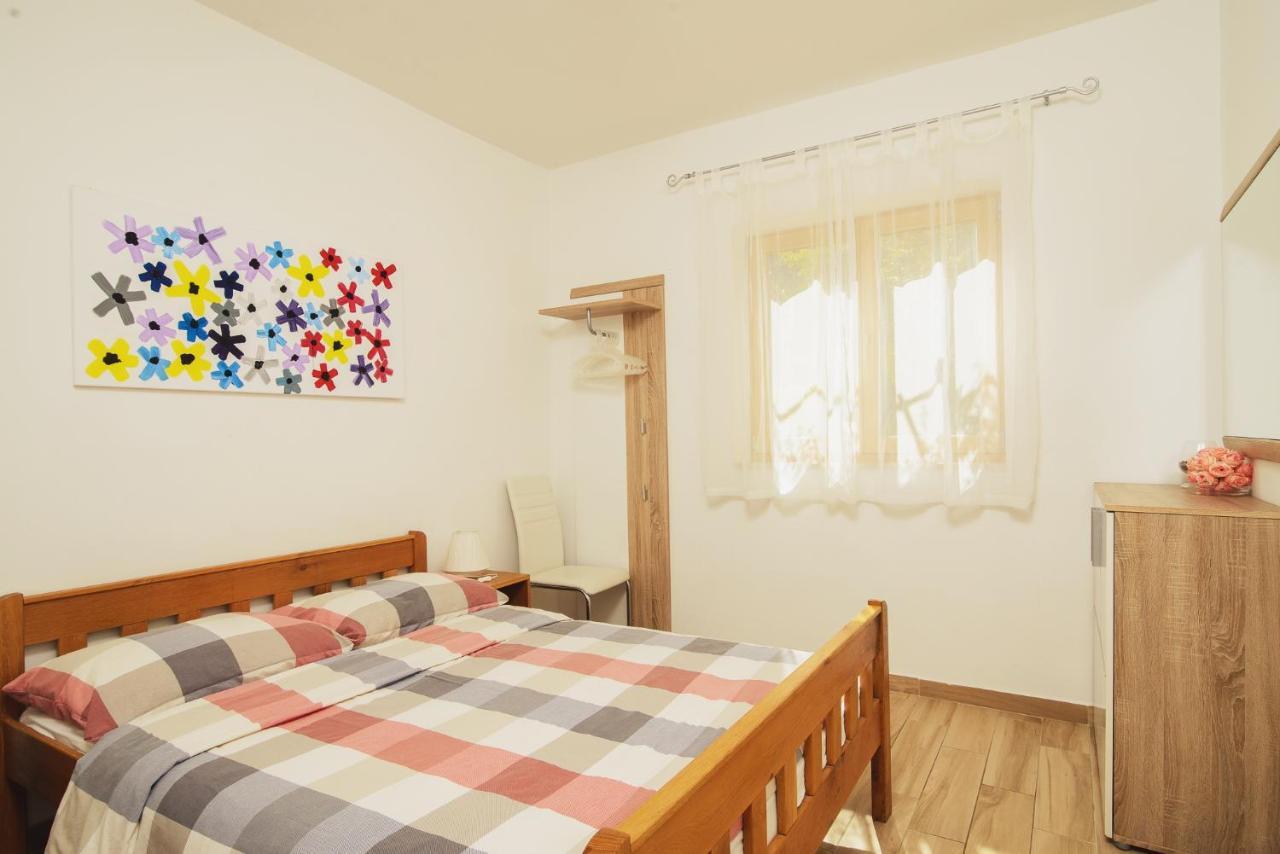 Villa Bua - Beautiful Seafront Apartments Трогір Екстер'єр фото