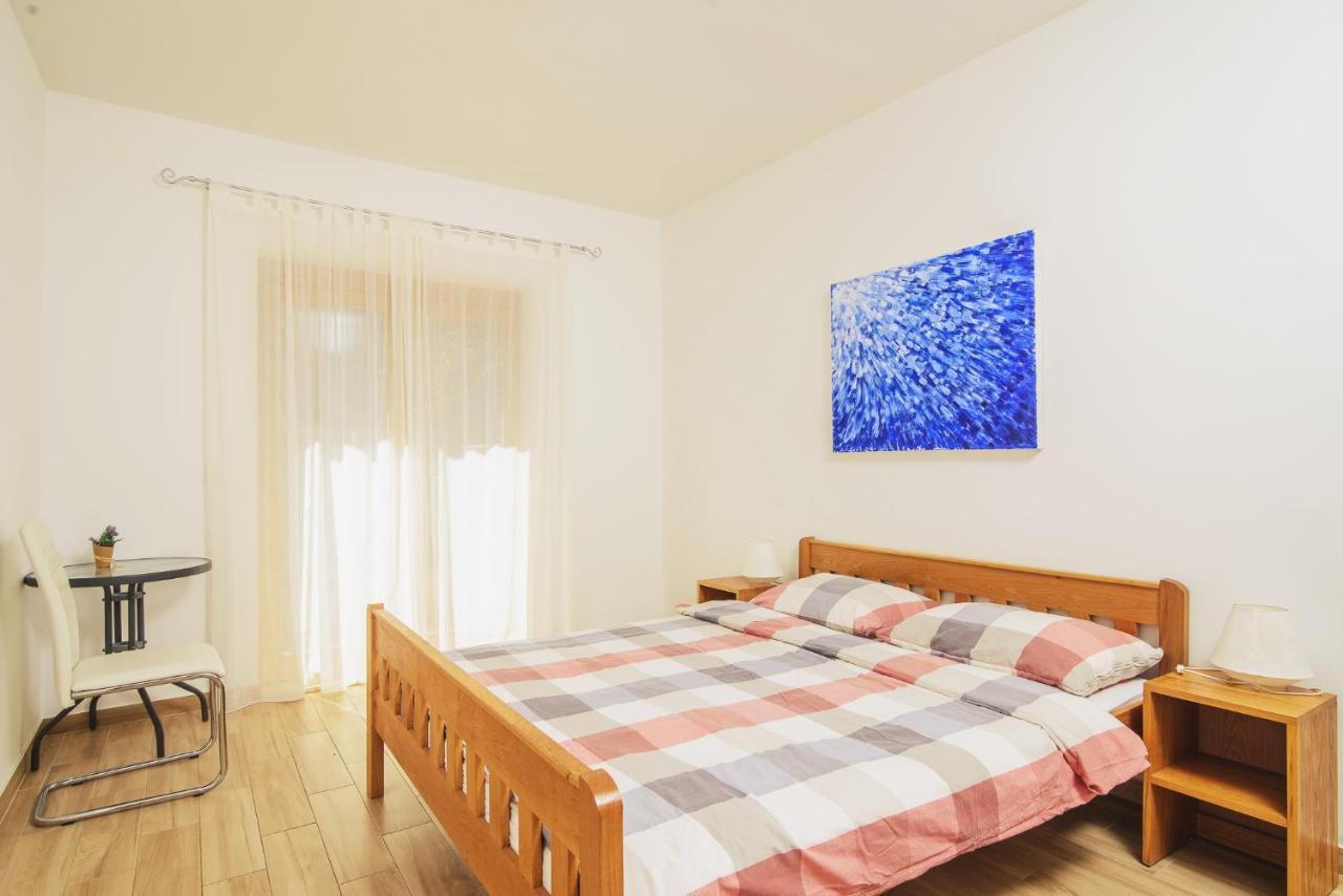 Villa Bua - Beautiful Seafront Apartments Трогір Екстер'єр фото